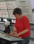 the keyboard player