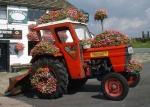 on the alternative NCN68 route direct to Colne from Heptonstall, we found this rather unusual looking tractor outside the Packhorse Inn, an everyday vehicle to pop down the pub for a pint in!